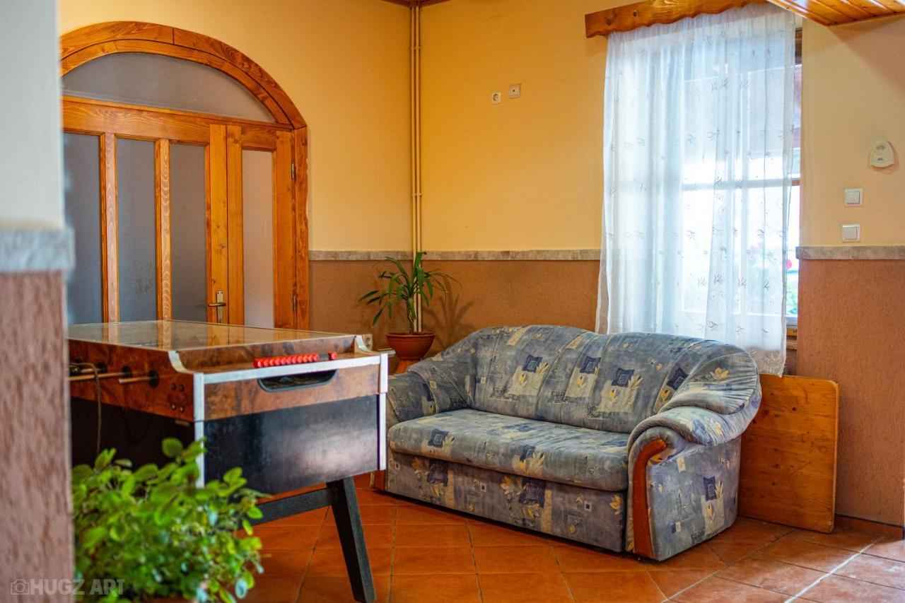 Pensiunea Viktoria BaileTusnad Luaran gambar